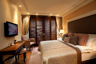 One hotel room looks pretty much like another